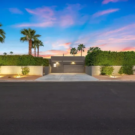 Four bedroom suites, private pool, spa & gourmet kitchen on .25 acre!