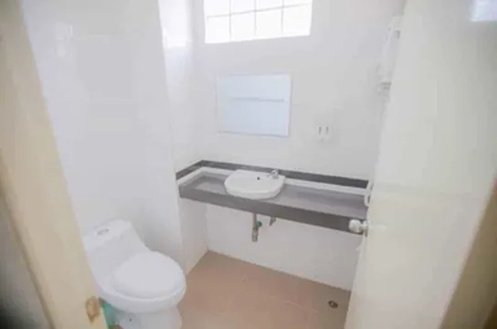 รูปภาพของGrand Charoonrat Apartment