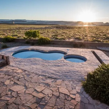 HOZHO: Pool, Hot Tub, Fast WiFi, Level 2 EV PHEV Charger & Lake Powell Views