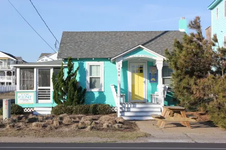 Circa 1953 beach cottage...this is 'old school' beach at it's best!