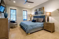 Private Pool Sleeps 18. 2Min Walk to Beach. Free Beach Set Ups Plenty of Beach!