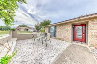 2 Bed ,2 bath private home with hotub & fire pit FortWorth,TCU,Stockyards,Rodeo Hotels in Benbrook