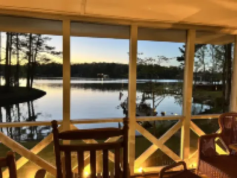 Peaceful vacation very close to The Landing!!