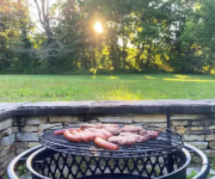 HollyKissHudsonValley Grand Suite in 1900 Renovated Lodge
