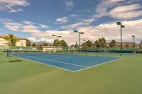 Cozy Cactus Condo, Mountain View Patio, Pools, Hot Tubs, Gym, Pickleball, Resort