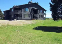 Bison Hideaway Condo - fully updated, warm & inviting Yellowstone Retreat for 2 Hotels in 