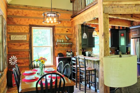 Riverbend Cabin! A Luxurious New Private Waterfront  Log Cabin.