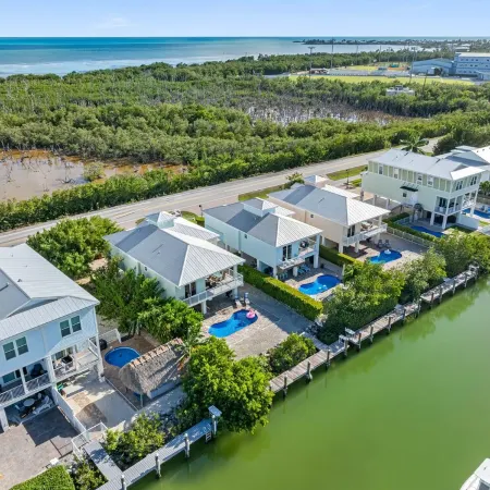 Sombrero Siesta: Heated Pool & Stunning Canal Views