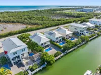 Sombrero Siesta: Heated Pool & Stunning Canal Views