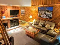Bear's Den - Mount Snow Townhome - w/ Heated Pool!