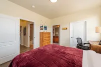 Granby Ranch Getaway sleeps 5! 2-bed, 2-bath, access to heated pool/hot tub!