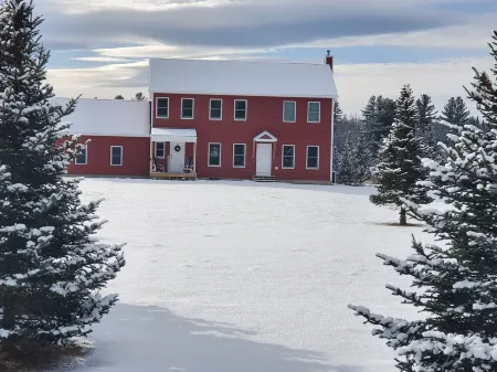 The Balsam Lodge- Close to All Stowe Has to Offer