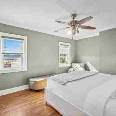 Bellissimo By the Sea, 2 Bedroom, Walk Everywhere Rooms