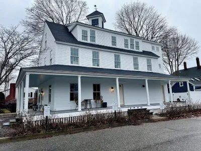 Luxurious Modern Prime location Kennebunk Cottage Отели рядом с достопримечательностью «Виллидж Маркетплас»