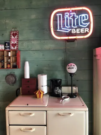 Beer Joint at the Brown Ranch Отели рядом с достопримечательностью «Tower 3»