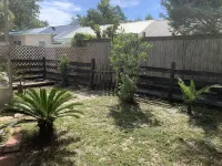 Historic 1Br Attached End-Unit LargeFenced Yard