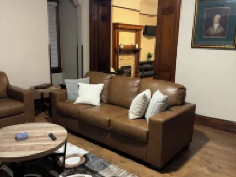 Monument House, Near Spooky Nook , Heart of Hamilton,Oh private parking , Slps 8 Hotele w: Hamilton