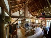 Experience a VT One of a Kind Renovated Barn- Leaf Peeping and All Season Fun