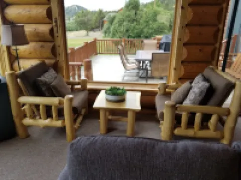 Alton Lodge / Spacious Log Home on beautiful, quiet 20 acres with large Kitchen