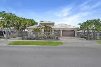 144' New River Dock DT! Sailfish Pool, Hot Tub, Pontoon & Fire Lounge Luxury!