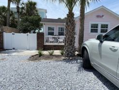 The Whale - Free Pet Beachside Cottage!