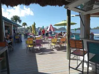 Sunset Lagoon. In the heart of Hudson. Waterfront. 2 minute walk beach/dining
