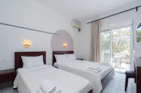 Naias Hotels in Paradisos