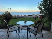Awesome Maui Oceanfront! Spectacular sunsets! 1Bed/1Bath of Hawaiiana