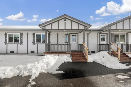 SilverStrike Condo Family Friendly Walkable Locale. Close to Gondola.