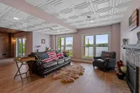 New build 5-bedroom waterfront lake house in Saratoga Springs