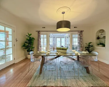 On the Fox/River access/Kayaks/Deck with lounging and dining/Free Parking Hotels in Algonquin