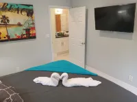 2nd floor Apt C. 1 mile from waterfront and downtown. Just 2 miles from beach!