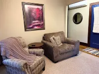 Cozy 1-bedroom apartment in historic Dubuque with AC, WiFi