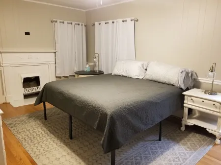 Clean and spacious house in downtown Fayetteville