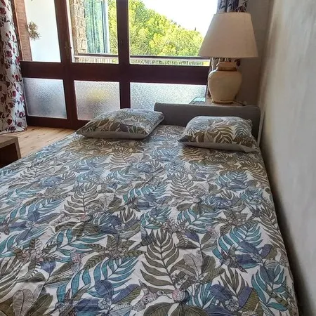 Spacious Studio 5 minutes walk from the beach, air conditioning, WIFI, Terrace