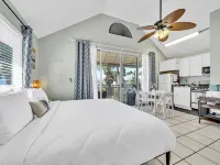 Beachside Bliss Full Cottage~Location, Crystal Beach~Steps to Beach & Pool