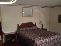 Fels Three Crown Motel - Motels