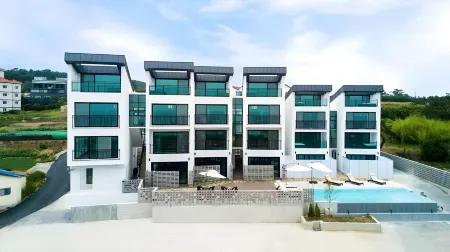 Badam Pool Villa Отели рядом с достопримечательностью «Jinha Beach»