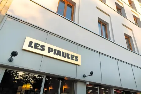 The People - Paris Nation Отели рядом с достопримечательностью «Maison Rouge»