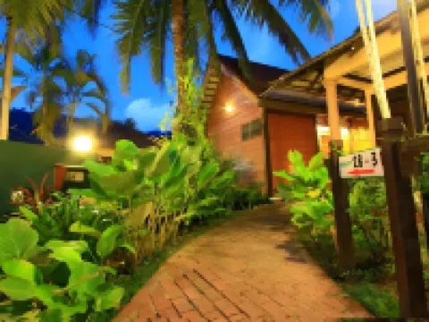 Six Villa Inn Hotels in Paka