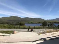 Serenity by the Lake. Beautiful neighborhood I short walk to lake and trails