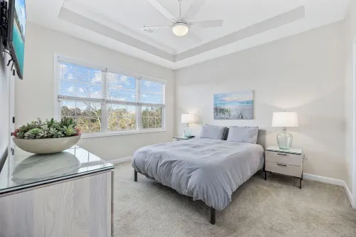 Snowbird Comfort & Luxury: Modern Barefoot Villa Overlooking Norman's 9th Hole