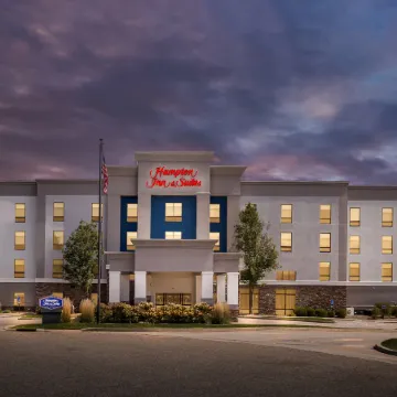Hampton Inn & Suites Canton