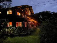 Comfy 2-bedroom 1-bath, in Kea'au near Hilo, WiFi and food forest
