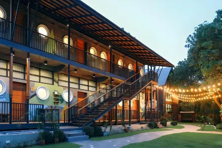 黃色枕頭鄉村飯店