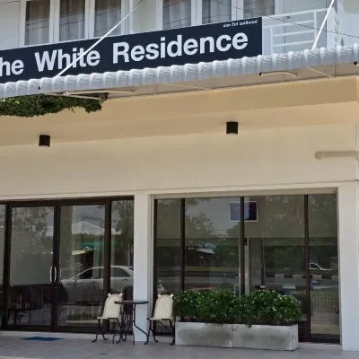 The White Residence Отели рядом с достопримечательностью «Храм Ват Пхай Лом»