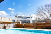 Holiday Inn NASHVILLE-VANDERBILT (DWTN) by IHG - Pools