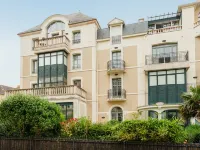 Les Balcons de Cézembre Hotels near SIM Aero Dinard Training Center