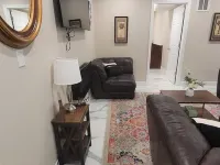 Luxury Suburban HideawayCome see why this is better than a hotel stay. 克拉克住宿飯店