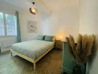 Logement au Coeur du Village Pour 6 « Cocon Sauge » Hôtels à : Cotignac